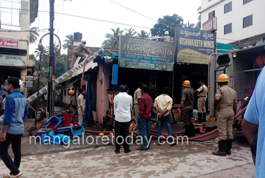 Prashanth Canteen set ablaze at Pumpwell 1